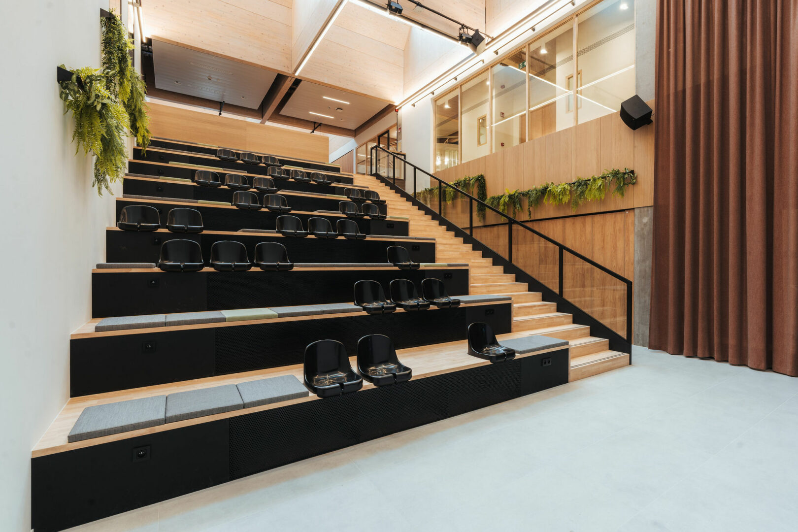 dieterengroup_pitch-stair_collaborative-space_kortenberg.jpg