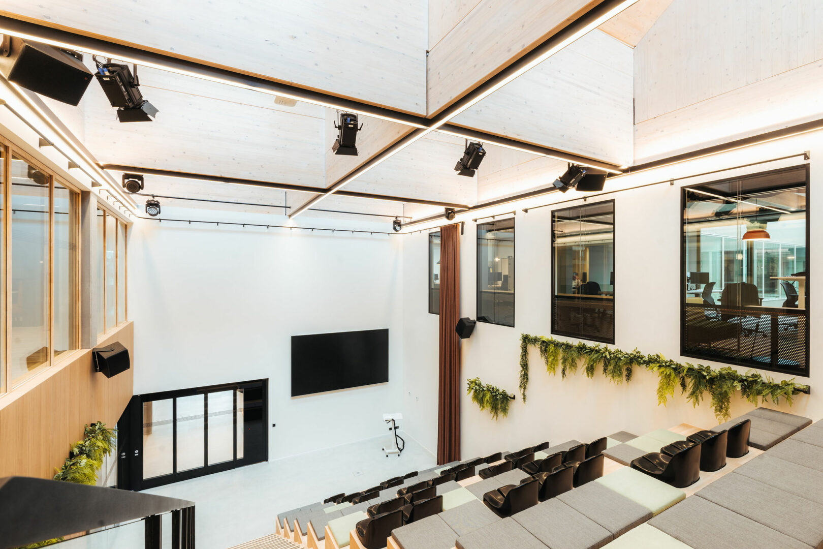 dieterengroup_pitch-stair_collaborative-space_kortenberg.jpg