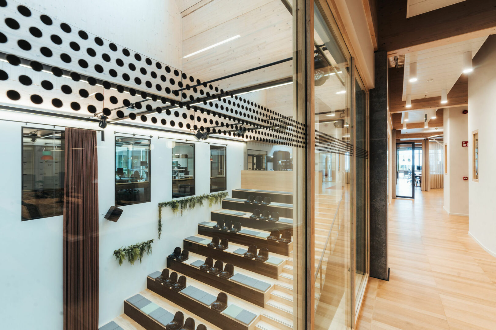 dieterengroup_pitch-stair_collaborative-space_kortenberg.jpg